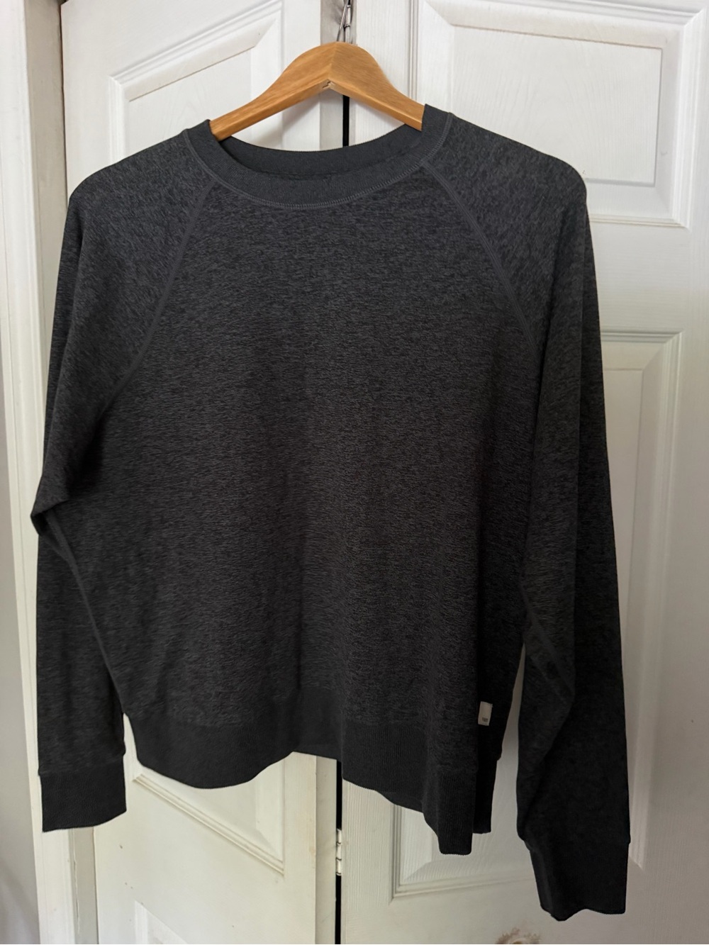 Vuori Daydream Crew Women's Charcoal Long Sleeve M